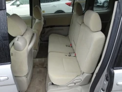 Toyota Isis, 2013 18