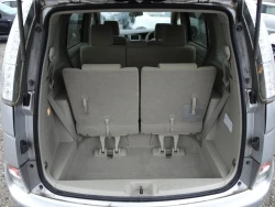 Toyota Isis, 2013 19