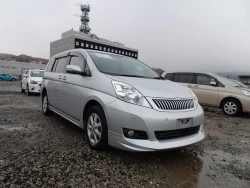 Toyota Isis, 2013 11